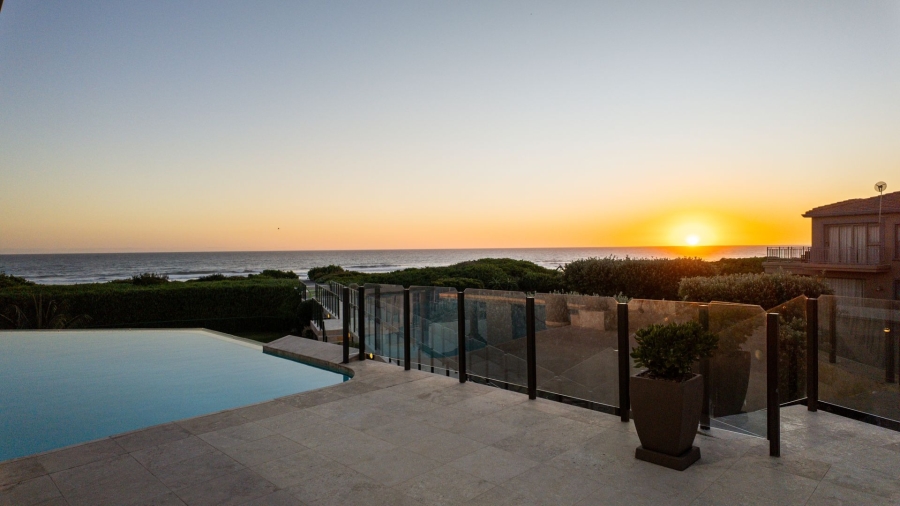 6 Bedroom Property for Sale in Myoli Beach Western Cape
